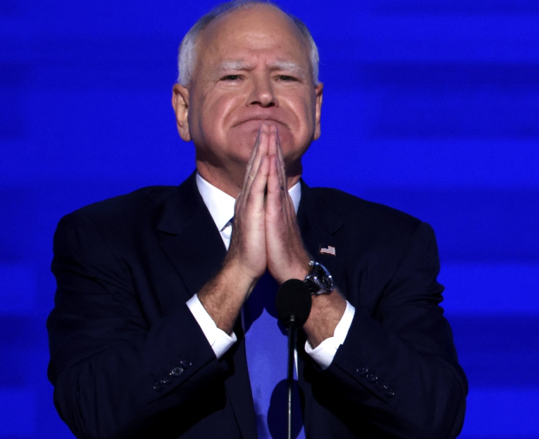 TIM WALZ ACEPTA NOMINACIÓN DEMÓCRATA COMO VICEPRESIDENTE DE KAMALA HARRIS